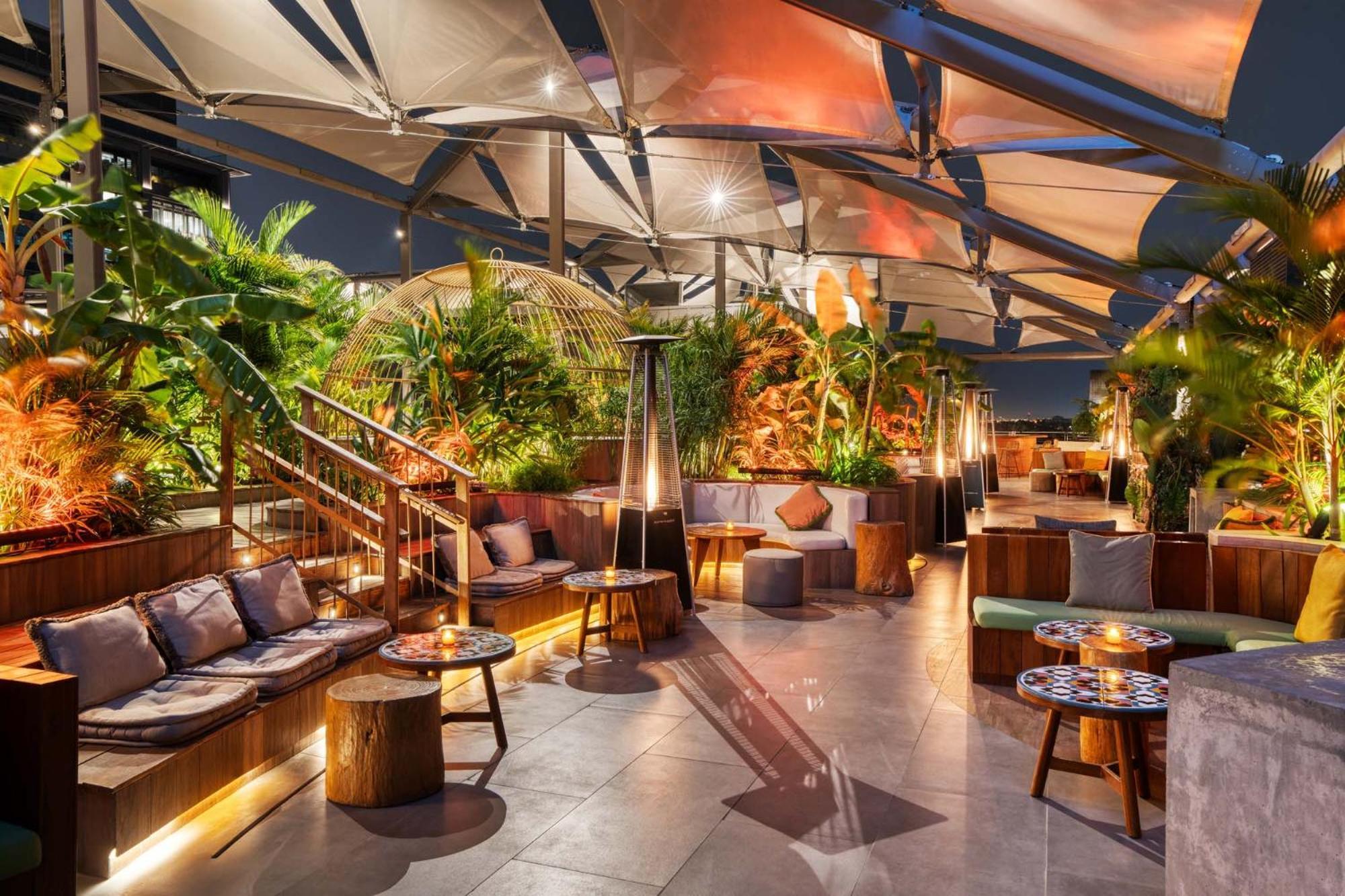 25Hours Hotel Dubai One Central Eksteriør bilde The interior of the bar
