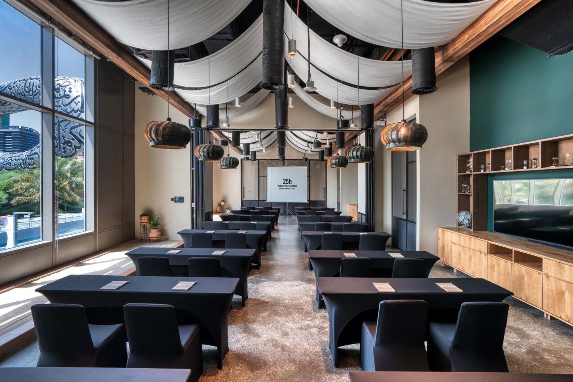 25Hours Hotel Dubai One Central Eksteriør bilde The meeting room at the hotel