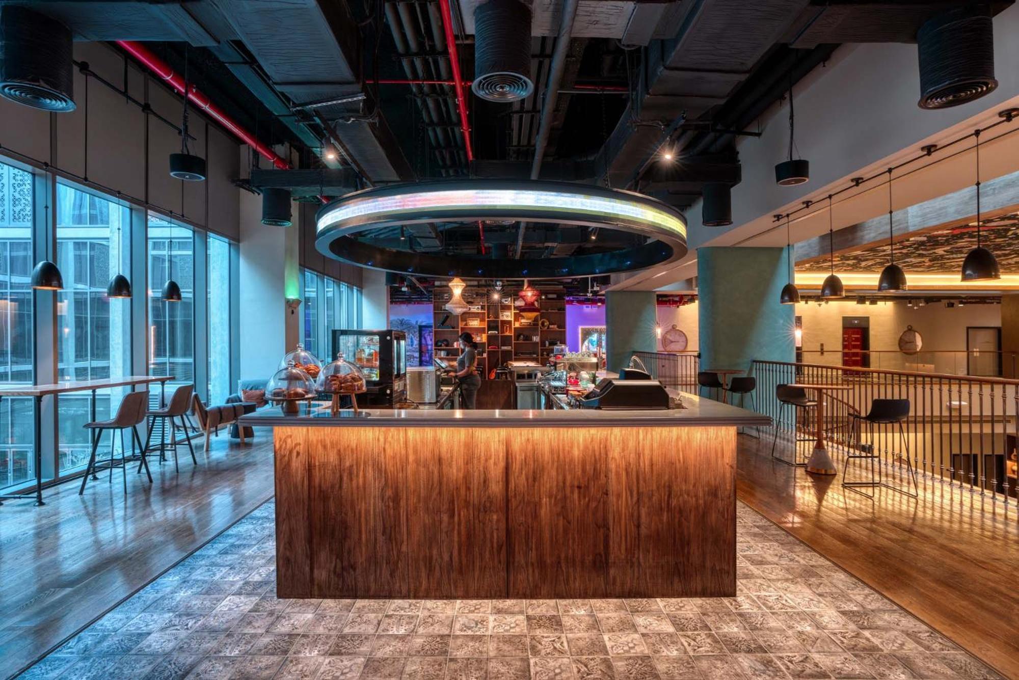 25Hours Hotel Dubai One Central Eksteriør bilde The bar at the 10th floor