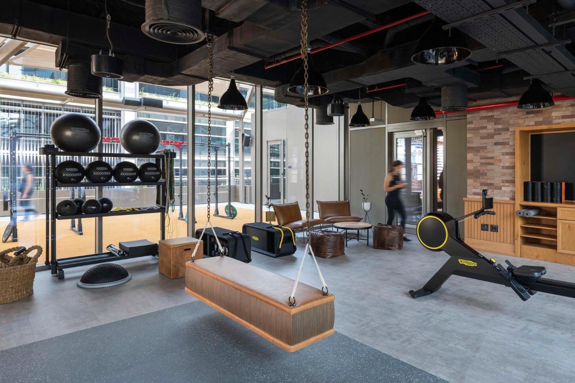 25Hours Hotel Dubai One Central Eksteriør bilde The gym at the 2018 Commonwealth Games Athletes' Village