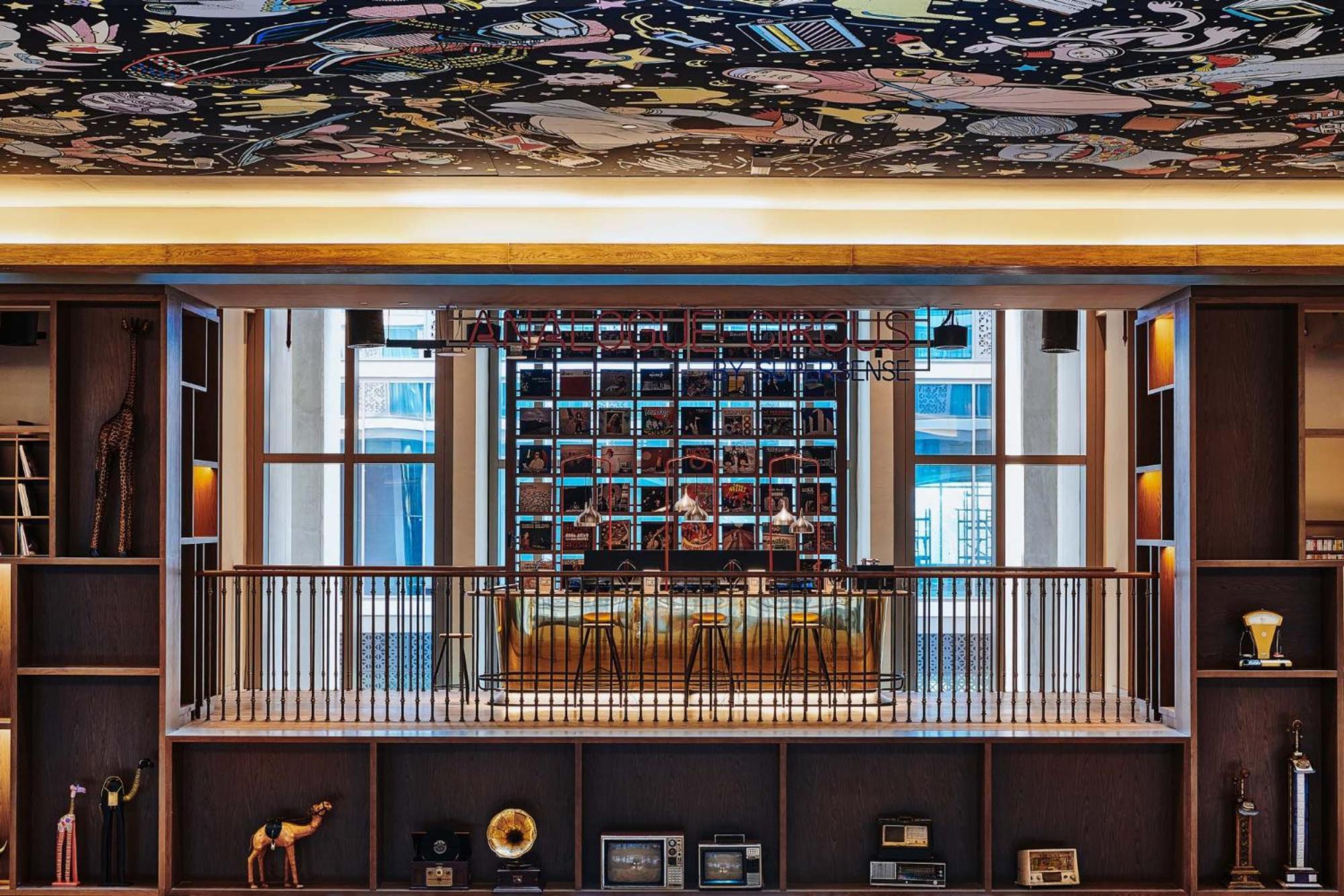 25Hours Hotel Dubai One Central Eksteriør bilde The bar at the 101 bar